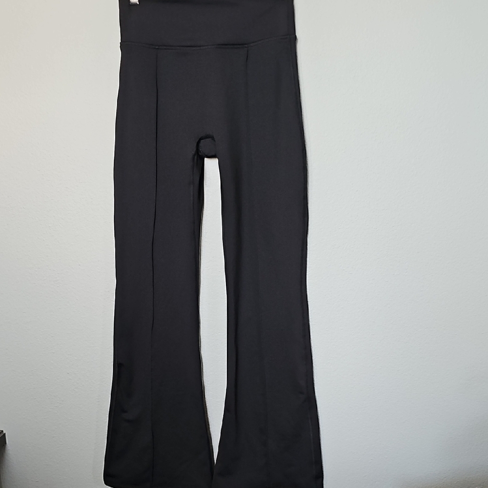 PINK Victoria's Secret NWT Black Winter Performance Flare Seam Leggings Medium